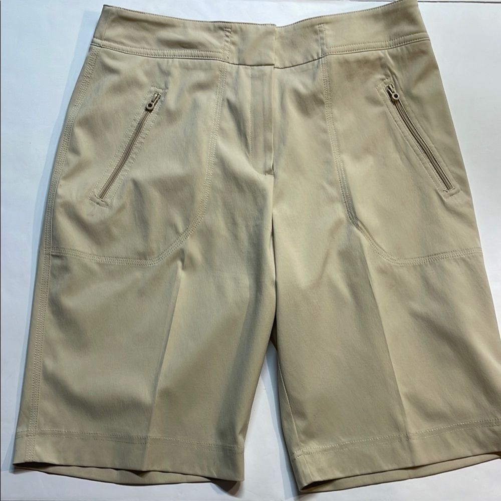 Tail Womens Tech Performance High Rise Beige Golf Bermudas Shorts Sz 10